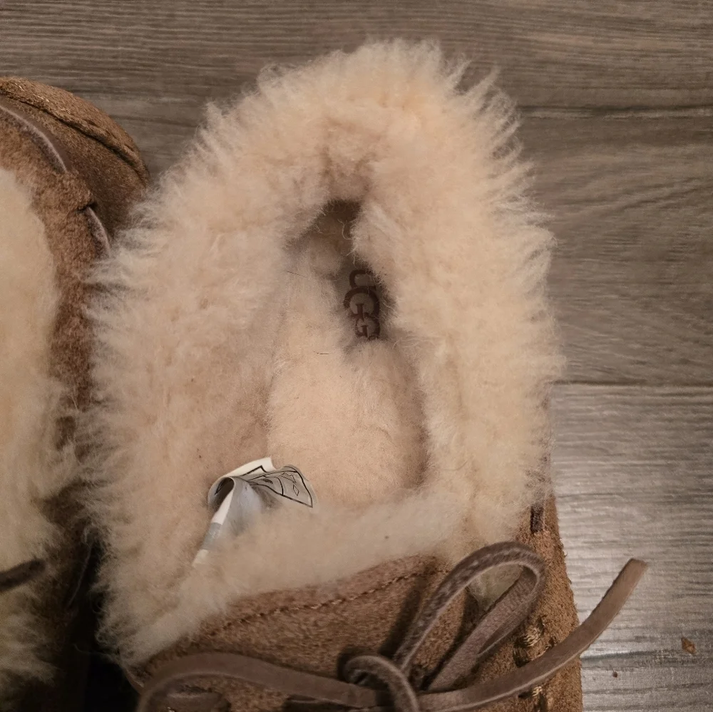 UGG Kids Dakota Moccasin Slipper Chestnut Size 1 Unisex Cozy Comfy Cute